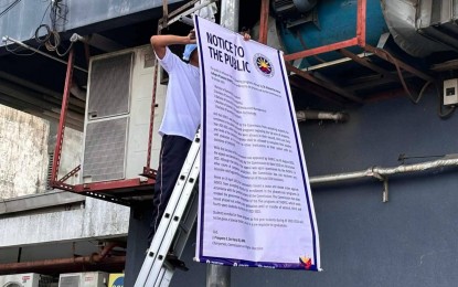 <p><strong>PHASED OUT.</strong> The Commission on Higher Education (CHED) puts up public notices outside the St. Vincent De Ferrer College of Camarin (SVDFCC) in Caloocan City on Friday (August 16, 2024).  CHED has also urged students who have enrolled in SVDFCC under the phaseout courses to seek guidance from the commission. <em> (Photo courtesy of CHED</em>)</p>