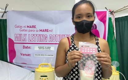 <p><strong>BEST MILK.</strong> A mother holds a bag of donated breast milk during a milk-letting activity at Gulod Health Center in Quezon City on Aug. 7, 2024. According to the World Health Organization, only 29 percent of infants born in the country are exclusively breastfed from birth up to five to nine months. <em>(Photo courtesy of Quezon City Milk Bank)</em></p>