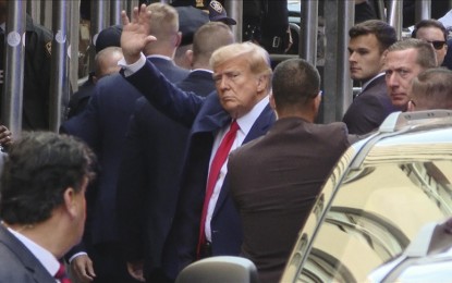 <p><strong>DELAYING TACTIC.</strong> Former US President Donald Trump arrives at a courthouse in New York, United States on April 4, 2023. A Manhattan grand jury indicted Trump last week on charges related to a hush money payment to adult film star Stormy Daniels. <em>(Anadolu)</em></p>