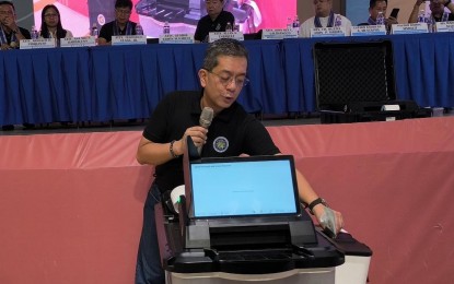 <p><strong>NEW MACHINE.</strong> Commission on Elections Chair George Erwin Garcia demonstrates the procedure for casting of votes for the 2025 elections during a simulation at SM City Lucena on Saturday (Aug. 17, 2024). Twelve senators and local officials will be elected into office on May 12, 2025. <em>(PNA photo by Belinda Otordoz)</em></p>