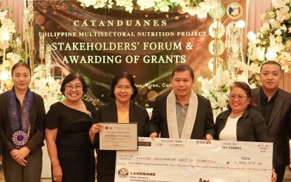 <p><strong>NUTRITIONAL PROJECTS</strong>. Gigmoto town Mayor Vicente Tayam Jr. (4th from left) receives the ceremonial check for a grant under the Philippine Multisectoral Nutrition Project (PMNP) during the stakeholders’ forum and awarding of grants in Virac town, Catanduanes province, on Aug. 9, 2024. At least 60 towns in the Bicol region received a total grant of PHP159 million through the Department of Health<em>. (Photo from Catanduanes government's Facebook page) </em></p>