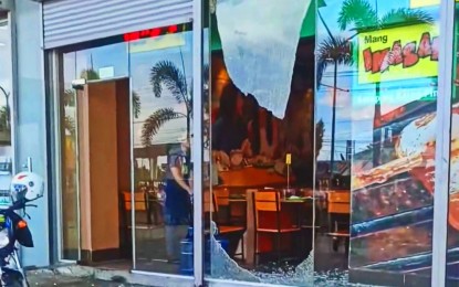 <p><strong>SHAKEN</strong>. A broken glass wall at a restaurant in Catarman, Northern Samar after a magnitude 5.7 earthquake hit the province on Monday (Aug. 19, 2024). There was no major damage as a result of the temblor, according to the Provincial Disaster Risk Reduction and Management Office.<em> (Contributed photo)</em></p>