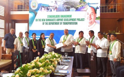 <p><strong>TURNOVER</strong>. Officials from the Department of Transportation and Department of Finance turn over to Negros Oriental Governor Manuel Sagarbarria documents relative to the new Dumaguete Airport Development Project at the capitol in Dumaguete City on Monday (Aug. 19, 2024). The national government recently signed an agreement with Korean bank KEXIM for the PHP 17-billion airport project. <em>(Contributed photo)</em></p>