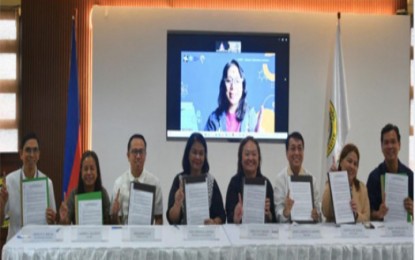 <p><strong>MOA SIGNING.</strong> Department of Science and Technology (DOST)-Calabarzon Regional Director Emelita Bagsit (5th from left) and Carmona City Mayor Dahlia Loyola (4th from left) show the memorandum of agreement for the establishment of the 21st Century Learning Environment Model in Carmona City, Cavite province signed on Aug. 19, 2024 at the City Hall. With them are other officials of the DOST in Calabarzon and Department of Education in the province<em>. (Photo courtesy of DOST-Calabarzon)</em></p>