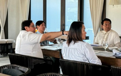 <p><strong>MPOX MONITORING</strong>. President Ferdinand R. Marcos Jr. on Tuesday (Aug. 20, 2024) meets with Health Secretary Teodoro Herbosa and other Health officials in Malacañang to get an update on mpox cases in the country. During the meeting, Marcos received an assurance from Herbosa that there is no public emergency due to the disease. <em>(Photo courtesy of the Presidential Communications Office)</em></p>