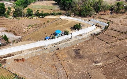 <p><strong>FLOOD CONTROL</strong>.  Aerial view of the 574-meter-long and 4.2 meters tall flood control structure worth PHP49 million along the Aringay River. It is aimed to protect lives and properties of residents in the villages of Lloren, Pideg, and Caoigue in Tubao town, La Union. <em>(Photo courtesy of DPWH Ilocos Region)</em></p>