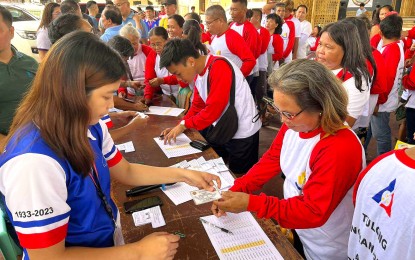 <p><strong>TUPAD WORKERS.</strong> Underemployed, self-employed, and displaced marginalized workers from Bohol province get their 10-day salary after joining the Tulong Panghanapbuhay sa Ating Displaced/Disadvantaged Workers (TUPAD) of the Department of Labor and Employment. DOLE-7 regional director Lilia Estillore said Thursday (Aug. 22, 2024) that 6,000 beneficiaries received some PHP29.2 million in government aid. <em>(Photo courtesy of DOLE-7)</em></p>