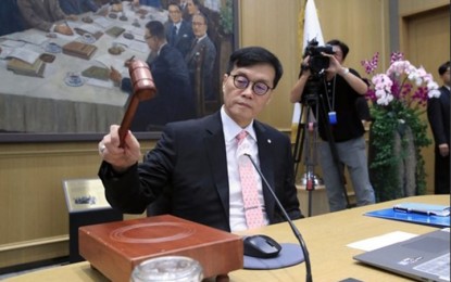 <div dir="auto">
<div dir="auto">Bank of Korea (BOK) Governor Rhee Chang-yong bangs the gavel to open a Monetary Policy Committee meeting at the central bank in Seoul on Aug. 22, 2024. <em>(Pool photo/Yonhap)</em></div>
</div>
<p><em> </em></p>