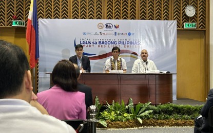 <p><strong>CAPACITATING LGUs.</strong> DILG Secretary Benjamin Abalos Jr. (center) answers questions during the press briefing on the launch of the Local Governance Summit 2024 at the Philippine International Convention Center (PICC) in Pasay City on Thursday (Aug. 22, 2024). He said the summit involves sessions on digital transformation, smart urban infrastructure and design, and climate and disaster resilience. <em>(PNA photo by Lloyd Caliwan)</em></p>