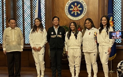 <p><strong>TEAM PHILIPPINES</strong>. President Ferdinand R. Marcos Jr. meets with golfer Dottie Ardina (2nd from right), and gymnasts Aleah Finnegan (far right), Emma Malabuyo (3rd from right), and Levi Jung Ruivivar (2nd from left) in a meet-and-greet in Malacañang on Thursday (Aug. 22, 2024). Like the other non-medalists, the athletes will receive PHP2 million each from the Office of the President and PAGCOR. <em>(PNA Photo by Darryl John Esguerra)</em></p>