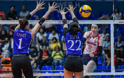 <p><strong>ATTACK.</strong> Creamline's Erica Mary Staunton (No. 22) tries to score against ZUS Coffee's Michelle Gamit (No. 1) and Ypril Tapia (No. 22) during the Premier Volleyball League (PVL) Reinforced Conference at the FilOil EcoOil Centre in San Juan City on Thursday (Aug. 22, 2024). Creamline won, 25-17, 25-15, 25-22.<em> (Photo courtesy of PVL)</em></p>