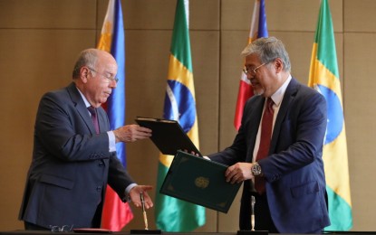 <p><strong>HISTORIC VISIT.</strong> Foreign Affairs Secretary Enrique Manalo (right) and Brazilian Foreign Minister Mauro Vieira during the signing of the Philippine-Brazil agreements on education and technical cooperation on Friday (Aug. 23, 2024). The signing was held in Manila during the Vieira's historic visit. <em>(PNA photo by Avito Dalan)</em></p>