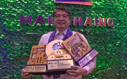 <p><strong>BIG MOMENT.</strong> Mayor Rommel Arnado of Kauswagan, Lanao del Norte holds the town's trophies during the Creative Cities and Municipalities Congress in Manila on Friday (Aug. 23, 2024). The municipality is this year's Most Competitive municipality under the 5th to 6th Class category. <em>(Photo courtesy of Kauswagan LGU)</em></p>