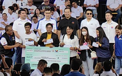 <p><strong>SERBISYO FAIR.</strong> Finance Secretary Ralph Recto and House Speaker Martin Romualdez (2nd and 3rd from left, 2nd row) lead the ceremonial distribution of services and cash assistance during the opening program of the Bagong Pilipinas Serbisyo Fair at Aboitiz Pitch-Lima Park in Lipa City, Batangas on Saturday (Aug. 24, 2024). The two-day caravan will distribute PHP563 million worth of programs and cash assistance. <em>(Photo courtesy of Speaker’s Office)</em></p>