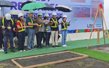 <p><strong>TOURIST REST AREA.</strong> Tourism Secretary Cristina Garcia Frasco (extreme right) leads the groundbreaking of the PHP10-million tourist rest area in Sitio Baldan, Barangay Igpaho, Tubungan on Friday (Aug. 23, 2024). In her message, Frasco said the project will support the eco-tourism initiatives of the municipality. <em>(Contributed photo)</em> </p>