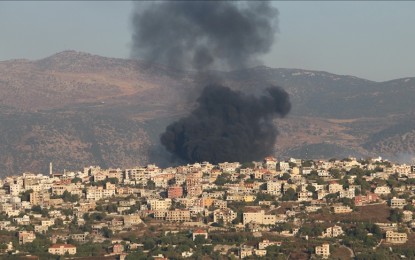 <p><strong>ATTACK. </strong> Smoke rises after Israeli attacks hit an area in Khiam town, southern Lebanon on August 23, 2024. Lebanese group Hezbollah announced on Sunday that it had launched drone and missile attacks deep into Israel in response to the assassination of its leader, Fuad Shukur, last month.  <em>(Anadolu)</em></p>