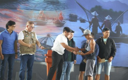 <p><strong>AID DISTRIBUTION</strong>. President Ferdinand R. Marcos Jr. (3rd from left) leads the distribution of the assistance to fisherfolk and families affected by the massive oil spills in Bataan in a ceremony in General Trias, Cavite on Wednesday (Aug. 28, 2024). Marcos expressed hope that the assistance would be enough to help them recover from the adverse impact of the oil spill. <em>(PNA photo by Joan Bondoc)</em></p>