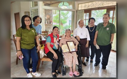 <p><strong>CENTENARIAN</strong>. Ma. Luisa Consolacion Magbanua (in a wheelchair) receives from the national government a centenary award of PHP100,000 on Wednesday (Aug. 28, 2024). Magbanua is a retired teacher at St. Paul University-Dumaguete and turned 100 on Aug. 25. <em>(Photo courtesy of City Social Welfare and Development Office)</em></p>