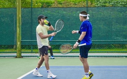 <p><strong>WINNERS.</strong> Filipino Francis Casey Alcantara (right) with Pruchaya Isaro of Thailand during the men's doubles quarterfinals of the ATP Challenger at the Chinese Tennis Academy in Zhangjiagang, China on Thursday (Aug. 29, 2024). They beat Ajeet Rai and Finn Reynolds of New Zealand, 6-3, 6-7 (7), 10-6. <em>(Contributed photo)</em></p>