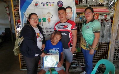 <p><strong>MONETARY AWARD.</strong> The Iloilo provincial government awards incentives to a qualified senior citizen in this undated photo. Since the start of the implementation in 2023, PHP12.59 million have been released to 2,182 qualified senior citizens in the province.<em> (Photo courtesy of PSWDO)</em></p>
<p> </p>
<p> </p>