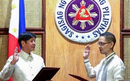 <p><strong>OATH-TAKING</strong>. President Ferdinand R. Marcos Jr. swears in Technical Education and Skills Development Authority Director General Jose Francisco Benitez at Malacañan Palace in Manila on Friday (Aug. 30, 2024). In a Facebook post, Marcos said he is confident that Benitez would help Filipino workers acquire the proper technical skills and training. <em>(Photo from PBBM official Facebook)</em></p>