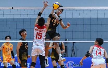 <p><strong>POWERFUL SPIKE.</strong> University of Santo Tomas' Edlyn Paul Colinares (No. 8) scores against Emilio Aguinaldo College's Kenneth Batiancila during the Men's V-League Collegiate Challenge at Paco Arena in Manila on Sunday (Sept. 1, 2024). UST won, 25-18, 25-17, 20-19, to rise to 4-2. <em>(Photo courtesy of PVL)</em></p>