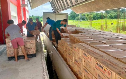 <div dir="auto"><strong>SUPPLIES FOR EMERGENCIES</strong>. Personnel of the Department of Social Welfare and Development regional field office 1 on Tuesday (Sept. 2, 2024) load family food packs bound to satellite warehouses in the region. Response teams are on standby while monitoring the weather disturbance. <em>(Photo courtesy of DSWD Field Office 1)</em></div>