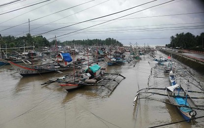 <p><strong>SHELTER.</strong> Fishing boats take shelter in Barangay Malandog, San Jose de Buenavista, Antique on Monday (Sept. 2, 2024). Antique Coast Guard Station Commander Val Ernie Daitao said in an interview that fishing boats must stay put amid inclement weather. <em>(PNA photo by Annabel Consuelo J. Petinglay)</em></p>