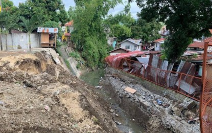 Cebu City building officials check landslide site