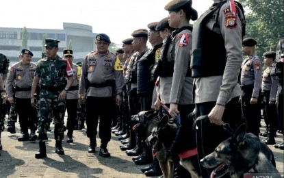 <div dir="auto">Commander of the Joint Regional Defense Command I TNI Vice Admiral Agus Hariadi checking personnel during a briefing of joint personnel to secure Pope Francis' visit and the ISF at TNI Headquarters, Jakarta, on Monday (Sept, 2, 2024). <em>(ANTARA/Genta Tenri Mawangi)</em></div>
<p> </p>