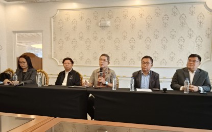 <p><strong>EASE OF DOING BUSINESS</strong>. Anti-Red Tape Authority Secretary Ernesto Perez (middle) leads the press conference on the sidelines of the Ease of Doing Business summit in Baguio City on Tuesday (Sept. 3, 2024). Perez said local government units are continuously being assisted and encouraged to pursue the implementation of digital systems. <em>(PNA photo by Liza T. Agoot)</em></p>