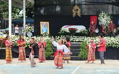 <p><strong>HONOR FOR CABALLERO.</strong> Relatives of Gawad sa Manlilikha Ng Bayan awardee Federico Caballero perform the traditional Binanog dance during the state necrological services and funeral held in his honor at the public plaza of Calinog, Iloilo on Tuesday (Sept.3, 2024). Caballero, an epic chanter and culture bearer of the Sulod-Bukidnon tribe in Central Panay, died on Aug. 17 at the age of 88. <em>(PNA photo by PGLena)</em></p>