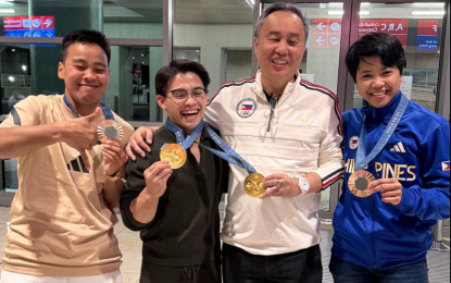 <p><strong>OLYMPIC MEDALISTS. </strong>The Philippine Olympic Committee gives houses and lots to the medalists at the 2024 Paris Olympics. From left are bronze medalist boxer Nesthy Petecio, double-gold medalist gymnast Carlos Yulo, POC president Abraham "Bambol" Tolentino, and bronze medalist boxer Aira Villegas. <em>(Contributed photo) </em></p>