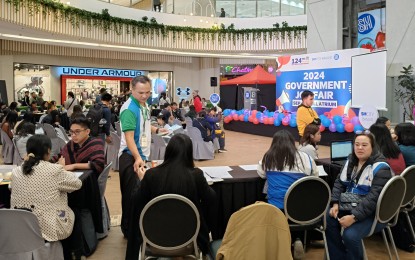 <p><strong>GOV’T JOB FAIR</strong>. The Civil Service Commission hopes to fill in at least 120 permanent and contract of service or job order vacancies in 12 government offices in the Cordillera through the job fair held Wednesday (Sept. 4, 2024) in SM City Baguio. The event is part of the 124th Civil Service month celebration this September. <em>(PNA photo by Liza T. Agoot)</em></p>