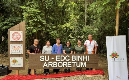 <p><strong>COLLABORATION.</strong> Silliman University officials led by its president, Dr. Betty McCann (3rd from left), and Energy Development Corporation officials led by Ma. Nancy Ibuna (3rd from right) usher the unveiling of the arboretum in Valencia town, Negros Oriental province on Wednesday (Sept. 4, 2024). The arboretum will be home to 60 native Visayas tree species that are endangered. <em>(PNA photo by Mary Judaline Partlow)</em></p>