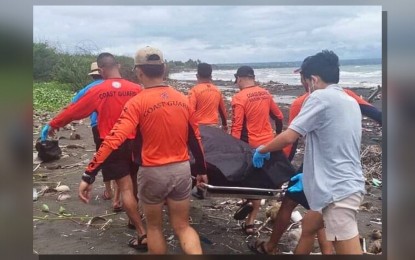 <p><strong>DISASTER RESPONSE.</strong> Philippine Coast Guard members assist in recovering a cadaver in Sitio Bakawan, Barangay Mataas na Bayan, Lemery, Batangas amid bad weather on Tuesday (Sept. 3, 2024). The NDRRMC on Wednesday (Sept. 4) said the reported deaths from the impact of Tropical Storm Enteng and the southwest monsoon has climbed to 12. <em>(Photo courtesy of Philippine Coast Guard)</em></p>