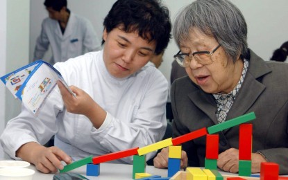 <p><strong>ELDERLY HEALTHCARE: </strong> A nurse at Beijing Xuanwu Hospital, China, helps a patient undergoing cognitive function therapy in this undated photo.  Australian researchers have recently identified a new avenue for diagnosing Alzheimer's disease.  <em>(Xinhua file photo)</em></p>