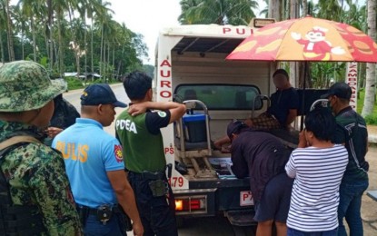 <p><strong>DRUG BUST SUCCESS.</strong> Government anti-narcotics agents conduct an inventory of PHP340,000 worth of shabu seized from Jeriel Arnaiz (handcuffed inside the vehicle), a regional target-listed drug suspect, during an operation in Aurora, Zamboanga del Sur, on Wednesday (Sept. 4, 2024). On the same day, police operatives in Zamboanga City arrested three suspects and confiscated PHP1.7 million worth of shabu. <em>(Photo courtesy of PDEA-9)</em></p>