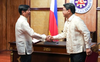 <p><strong>COMMUNICATIONS CHIEF</strong>. President Ferdinand R. Marcos Jr. congratulates newly-appointed Presidential Communications Office (PCO) Secretary Cesar Chavez after administering the latter's oath of office on Thursday (Sept. 5, 2024) in Malacañang. Before his appointment, Chavez served as a presidential assistant on strategic communications with the rank of undersecretary. <em>(PCO Photo)</em></p>