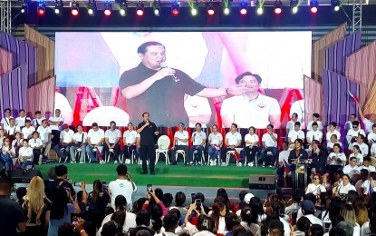 <p><strong>GOV’T SERVICE.</strong> House Speaker Ferdinand Martin Romualdez assures Dabawenyos of the government’s continued support, during the opening of the Bagong Pilipinas Serbisyo Fair (BPSF) - MinDANow: Serbisyo Para sa Mindanao event in Davao City on Thursday (Sept. 5, 2024). Romualdez, joined by 203 members of the House of Representatives, cited Congress' efforts to create laws that benefit Filipinos, particularly those in need.<em> (PNA photo by Robinson Niñal Jr.)</em></p>