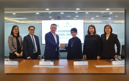 <p><strong>LOAN AGREEMENT.</strong> LandBank President and CEO Lynette Ortiz (3rd from right) and Prime Infra President and CEO Guillaume Lucci (3rd from left) ink on Wednesday (Sept. 4, 2024) a PHP5-billion loan agreement to partially fund Prime Infra’s projects across its core sectors. Joining them are Prime Infra Chief Finance Officer Sandy Alipio (2nd from left) and Treasury Head Emma Villa del Rey (leftmost), alongside LandBank Executive Vice President Ma. Celeste Burgos (2nd from right), and Senior Vice President Lucila Tesoreso (rightmost) as witnesses during the signing at the Three E-Com Center in Pasay City. <em>(Photo from LandBank)</em></p>