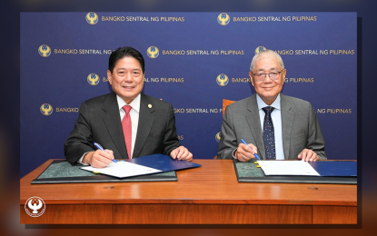 <p><strong>MONETARY BOARD MEMBER</strong>. Bangko Sentral ng Pilipinas (BSP) Governor Eli Remolona Jr. administers Monetary Board member Jose Querubin's oath of office at the BSP office in Manila on Thursday (Sept. 5, 2024). Querubin will serve as MBM until July 2, 2026.<em> (Photo from BSP) </em></p>