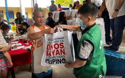 <p><strong>RELIEF OPS.</strong> Personnel of the Office of the Vice President hand over relief boxes to residents affected by heavy rains and floods due to Severe Tropical Storm Enteng in evacuation sites in Antipolo City and Taytay, Rizal on Friday (Sept. 6, 2024). Almost 600 families were given assistance in the simultaneous distribution of aid in various evacuation centers. <em>(OVP photo). </em></p>