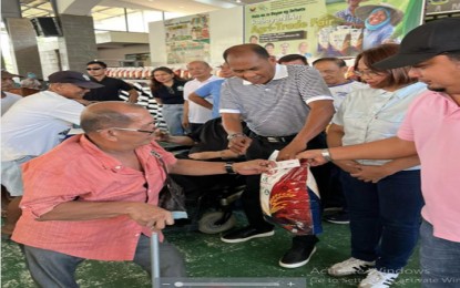 <p><strong>PRIORITY BUYER</strong>. A person with disability, one of the priority customers for cheap rice, avails of the staple at PHP29 per kilo during the KabayaNIAn agri-trade fair held at the town plaza of Infanta, Quezon on Tuesday (Sept. 10, 2024). Others who benefited from the program were senior citizens, solo parents and Pantawid Pamilyang Pilipino Program members<em>. (Photo courtesy of NIA-Calabarzon)</em></p>