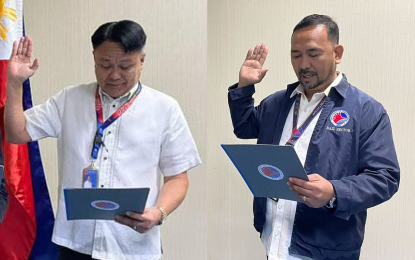 <p><strong>NEW GENERAL MANAGERS.</strong> Metro Rail Transit Line 3 (MRT-3) newly-appointed General Manager Oscar Bongon (from left to right) and Philippine National Railways (PNR) newly-appointed General Manager Deovanni Miranda taking their oath of office before Department of Transportation (DOTr) Secretary Jaime Bautista on Tuesday (Sept. 10, 2024). Both Bongon and Miranda served as career engineers under the DOTr before their appointment as chiefs of the two DOTr attached agencies. <em>(Photo courtesy of DOTr)</em></p>