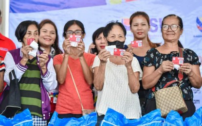 <p><strong>FOOD STAMPS</strong>. Some of the initial household beneficiaries of the Department of Social Welfare and Development Walang Gutom: Food Stamp Program in Bacolod City show their electronic benefit transfer cards during the program’s launch at the Government Center on Monday (Sept. 9, 2024). Each household beneficiary can avail of PHP3,000 monthly food credits for three years until 2027. <em>(Photo courtesy of Bacolod City PIO)</em></p>