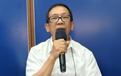 <p><strong>SAFETY MEASURES</strong>. Clark Dizon, Nurse V at the Department of Health in the Cordillera Administrative Region, in a media briefing on Wednesday (Sept. 11, 2024) said frontline health workers have been advised to protect themselves from possible mpox infection by wearing personal protective equipment. Mpox is said to be transmitted through skin-to-skin contact and by being in contact with a contaminated surface. <em>(PNA photo by Liza T. Agoot)</em></p>