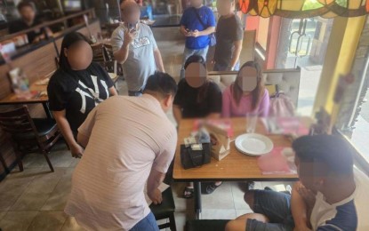 <p><strong>SCAMMERS.</strong> Members of the Southern Police District apprehend three suspects in a PHP10-million "sangla-tira" scam in an entrapment operation in Barangay Poblacion, Muntinlupa City on Tuesday (Sept. 10, 2024). The operation stemmed from complaints about the suspects' fraudulent activities related to the pawning and mortgage of a property in Sucat, Muntinlupa City. <em>(Photo courtesy of SPD)</em></p>