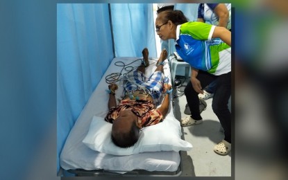 <p><strong>FREE SERVICES</strong>. An elderly man undergoes electrocardiogram during the medical-dental mission “Tarabangan Caravan” spearheaded by Ako Bicol party-list in Barangay Poblacion, Malinao, Albay on Friday (Sept. 13, 2024). Free massage, haircuts, manicure and pedicure, and free meals were also provided. <em>(Photo courtesy of Luence Barcena)</em></p>