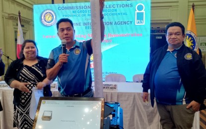 <p><strong>NEW POLL COUNTING MACHINE.</strong> Negros Island Region Commission on Elections Assistant Director Dindo Maglasang (center), with Regional Election Director Lionel Marco Castillano (right), conducts the automated counting machine demonstration as part of the preparations for the May 2025 national and local elections at the Capitol Social Hall in Bacolod City on Saturday (Sept. 14, 2024). The ACM is one of the three salient features of the new system that will be used by the Comelec next year. <em>(PNA photo by Nanette L. Guadalquiver)</em></p>